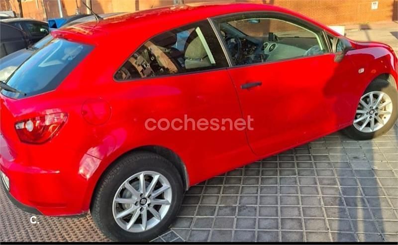 Usado Seat Ibiza SC Reference 70 CV (51 kW) 2014 Rojo Utilitario