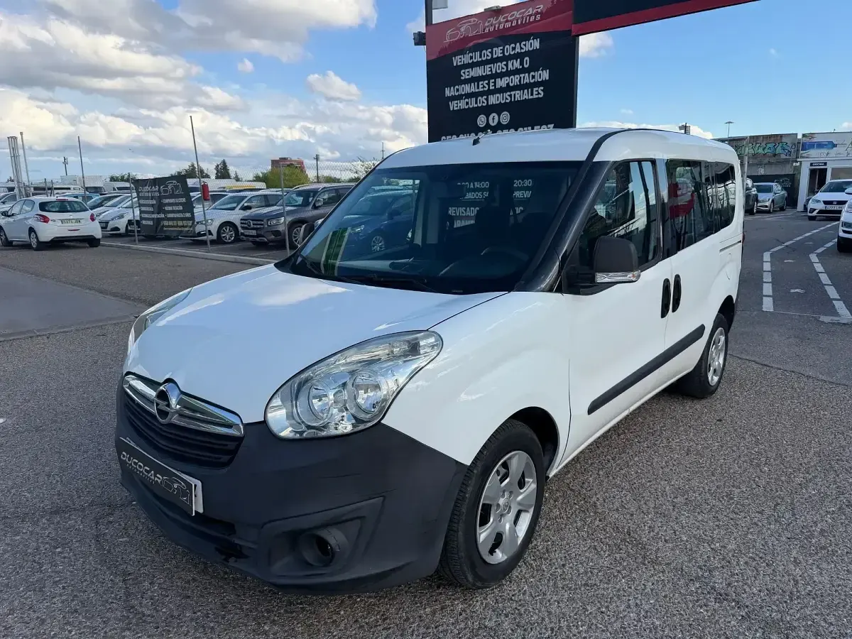 Usado Opel Combo Selective 90 CV (66 kW) 2015 Blanco Monovolumen