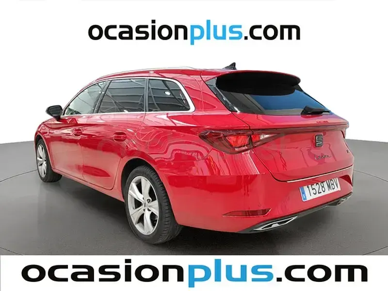 Usado Seat Leon FR 130 CV (95 kW) 2022 Rojo Familiar