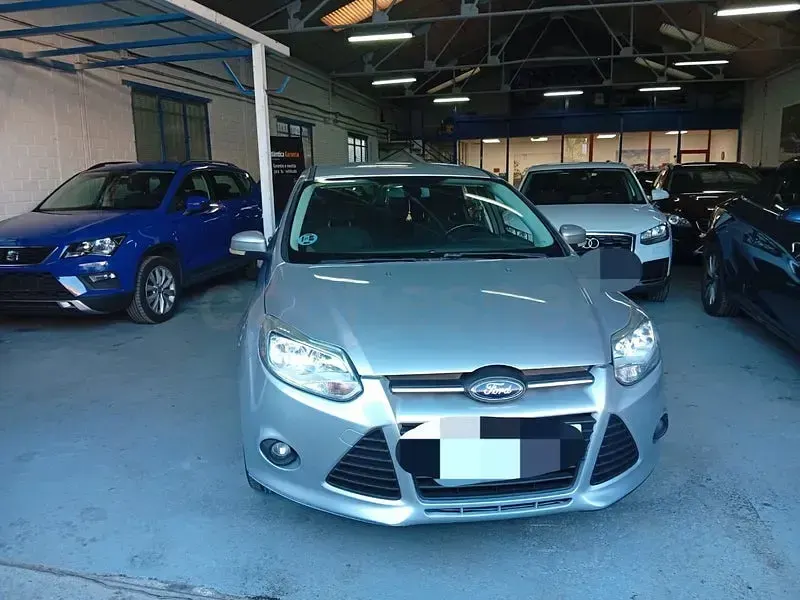 Usado Ford Focus Trend 115 CV (84 kW) 2012 Gris / plata Familiar