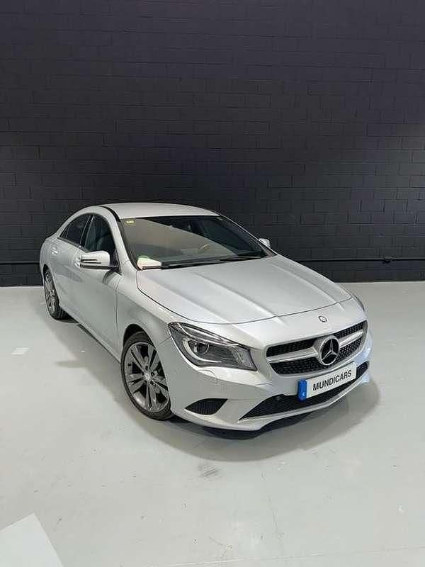 Usado Mercedes CLA220 Urban 170 CV (125 kW) 2014 Plateado Berlina