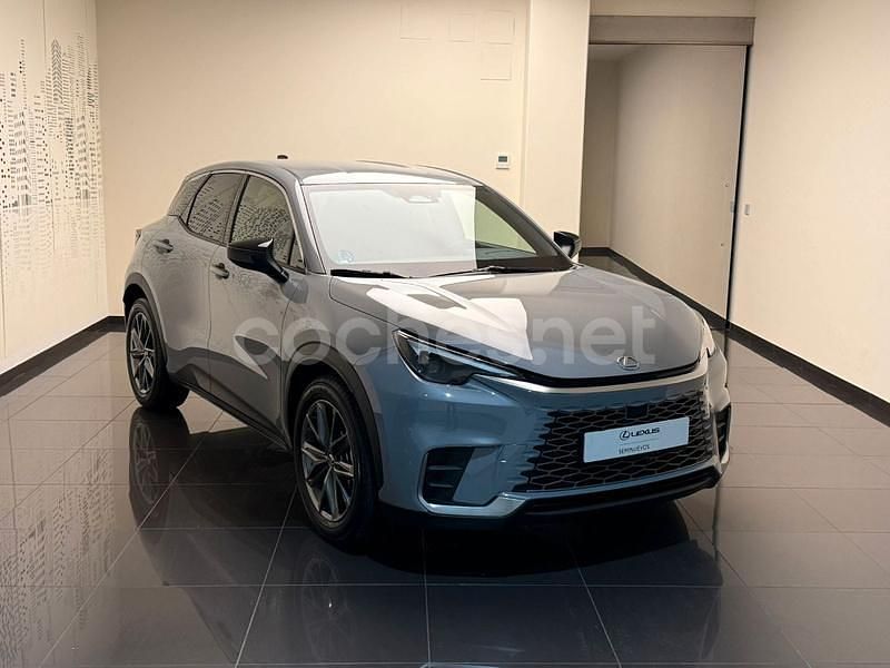 Gris / plata Usado 2024 Lexus LBX SUV | 31.800 € (Buen precio) - Imagen 1/4