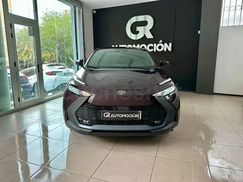 Usado Toyota C-HR Active 140 CV (102 kW) 2024 Violeta / lila SUV