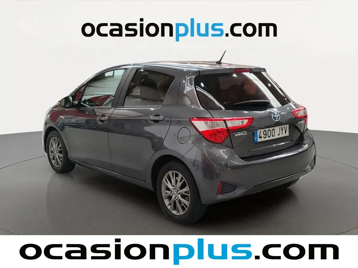 Usado Toyota Yaris Active 100 CV (73 kW) 2017 Gris Utilitario