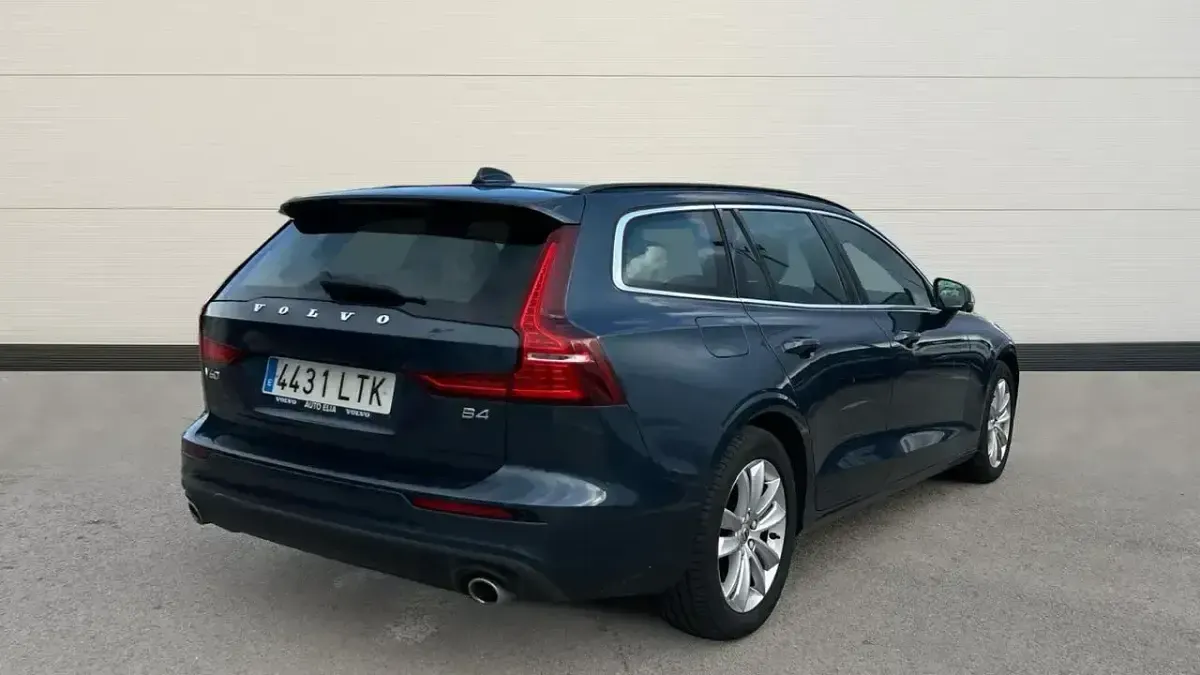 Usado Volvo V60 Momentum 197 CV (144 kW) 2021 Azul Familiar