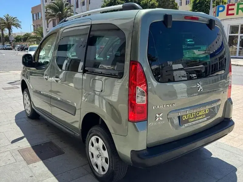 Usado Peugeot Partner Tepee 90 CV (66 kW) 2010 Verde Monovolumen
