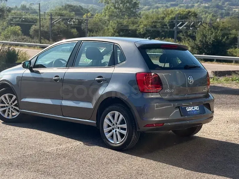 Usado VW Polo Advance 75 CV (55 kW) 2016 Gris / plata Berlina