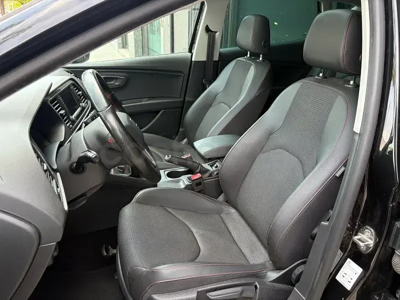 Usado Seat Leon FR 125 CV (91 kW) 2016 Negro Berlina
