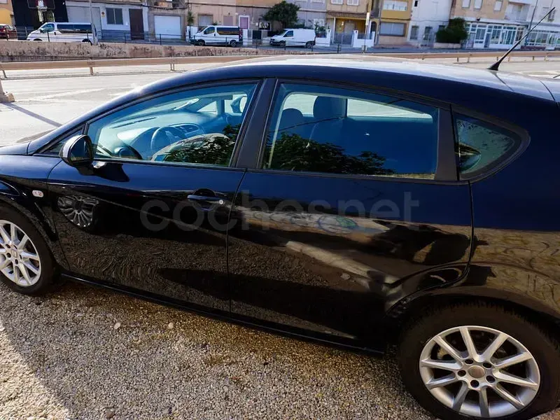 Usado Seat Leon 90 CV (66 kW) 2009 Negro Utilitario