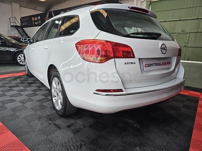 Usado Opel Astra Business 110 CV (80 kW) 2015 Blanco Familiar