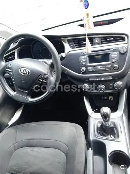 Usado Kia Ceed Sportswagon 110 CV (80 kW) 2016 Blanco Familiar