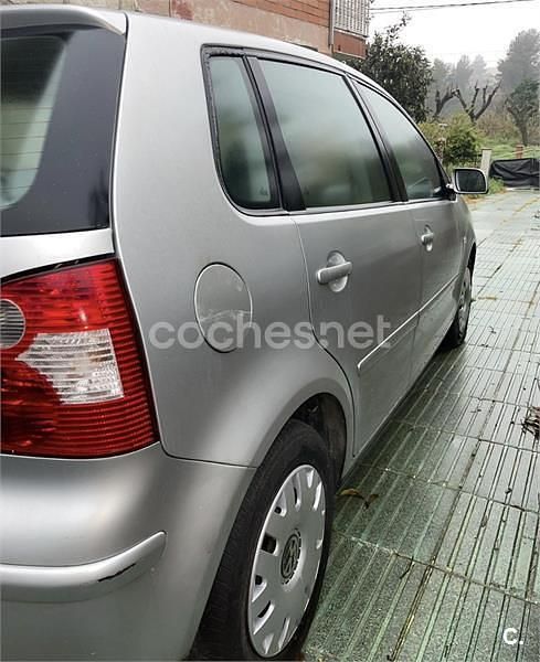 Usado VW Polo Trendline 65 CV (47 kW) 2004 Gris / plata Berlina