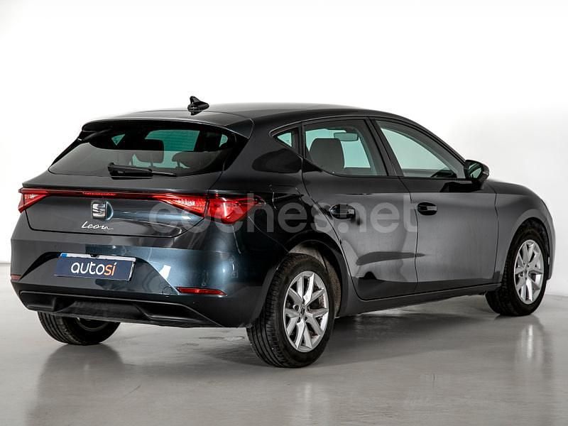 Usado Seat Leon Style 110 CV (80 kW) 2020 Gris / plata Berlina