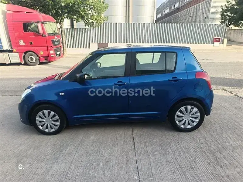 Usado Suzuki Swift GLX 92 CV (67 kW) 2007 Azul Utilitario