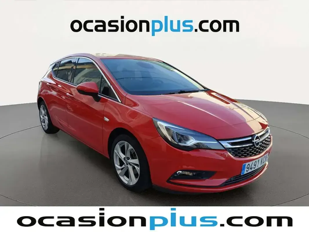 Usado Opel Astra Selective 125 CV (91 kW) 2017 Rojo Utilitario
