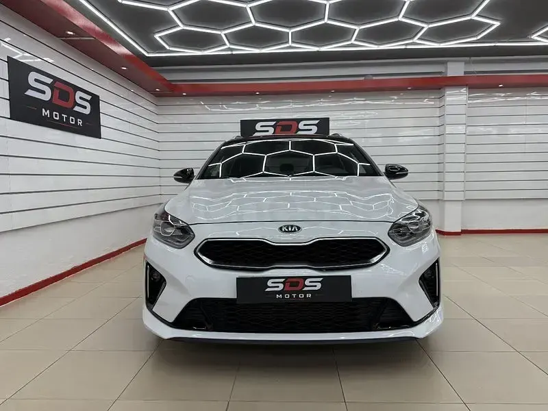 Usado Kia Ceed 120 CV (88 kW) 2019 Blanco Utilitario