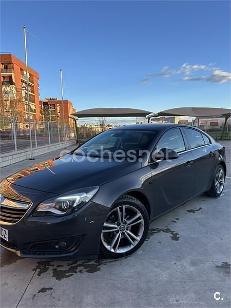 Usado Opel Insignia Selective 140 CV (102 kW) 2015 Gris / plata Berlina