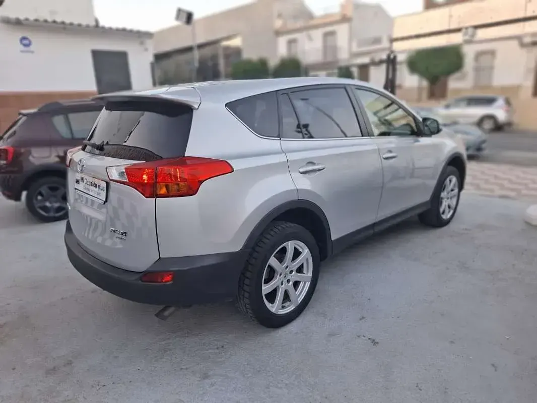 Usado Toyota RAV4 Executive 150 CV (110 kW) 2015 Plateado SUV