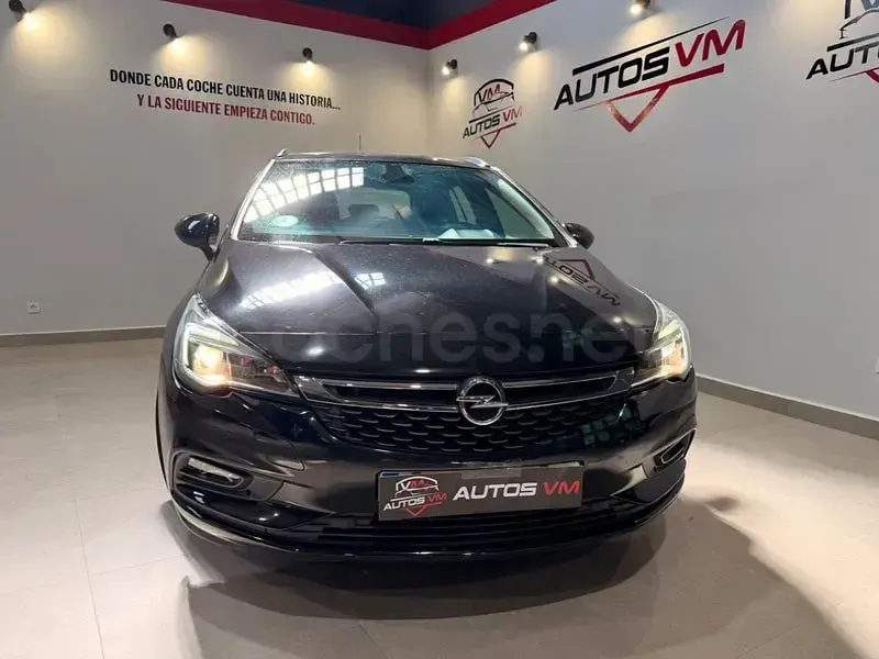 Usado Opel Astra Dynamic 136 CV (100 kW) 2016 Negro Familiar