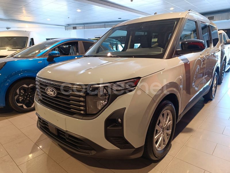 Gris / plata Nuevo 2025 Ford Tourneo Courier Titanium Monovolumen | 23.995 € - Imagen 1/4
