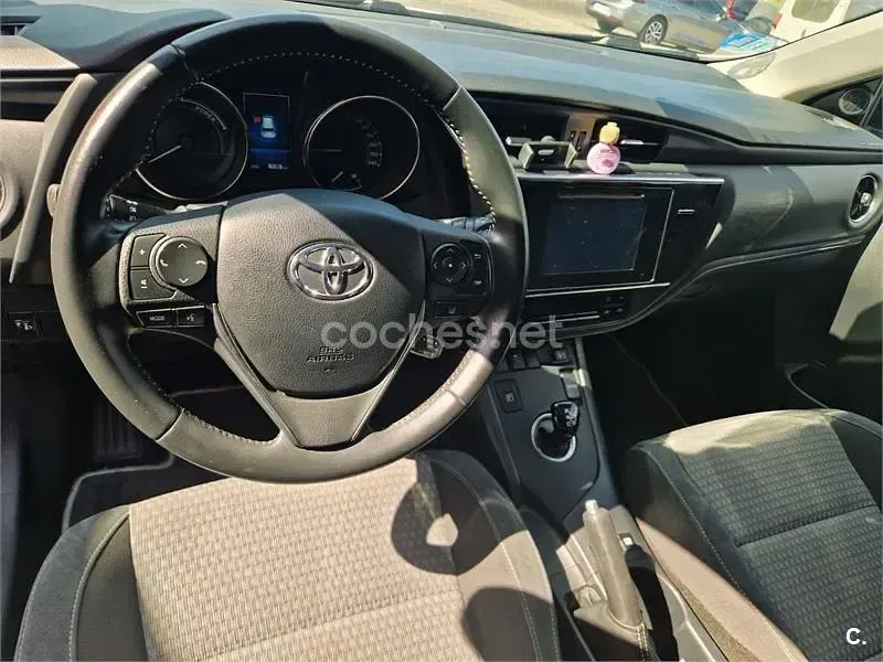 Usado Toyota Auris Hybrid Edition 136 CV (100 kW) 2018 Blanco Berlina