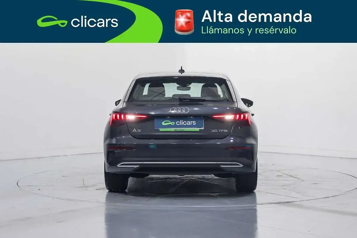 Usado Audi A3 Sportback Advanced 110 CV (80 kW) 2021 Gris Utilitario