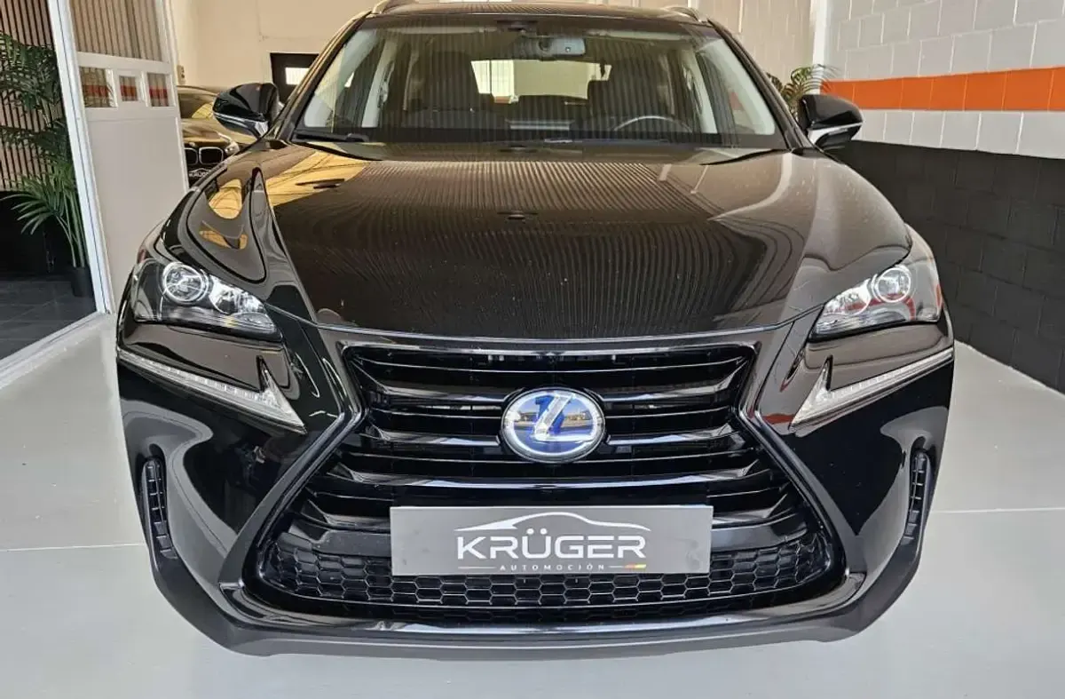 Usado Lexus NX300h Sport Line 197 CV (144 kW) 2017 Negro SUV