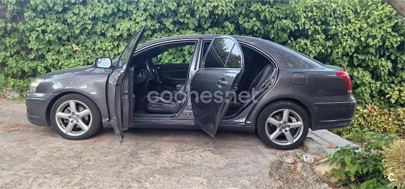 Gris / plata Usado 2008 Toyota Avensis Executive Berlina | 3200 € (Buen precio) - Imagen 1/4