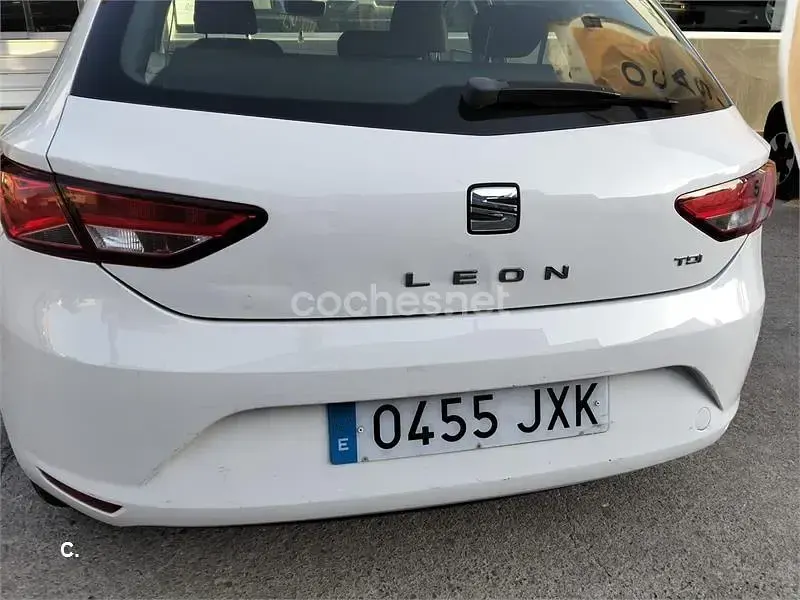 Usado Seat Leon Reference 110 CV (80 kW) 2017 Blanco Berlina