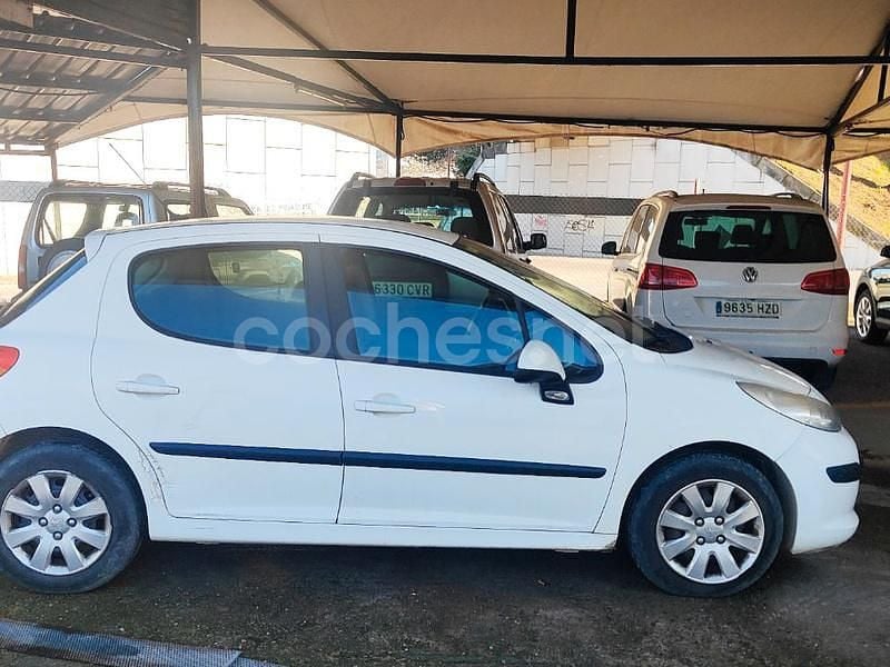 Usado Peugeot 207 90 CV (66 kW) 2007 Blanco Berlina