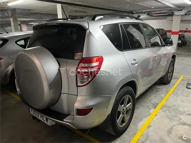 Usado Toyota RAV4 Executive 150 CV (110 kW) 2012 Gris / plata SUV