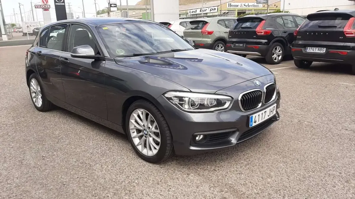 Usado BMW 118 150 CV (110 kW) 2015 Gris Utilitario