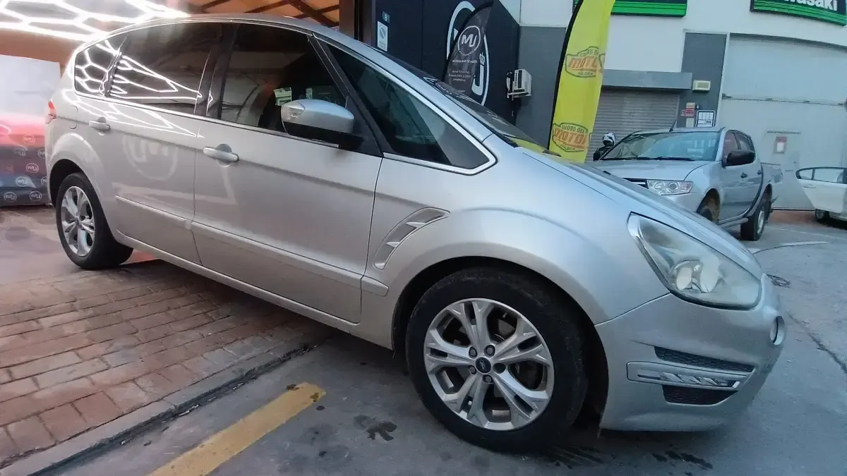 Używany Ford S-MAX Titanium 140 KM (102 kW) 2010 Szary Minivan