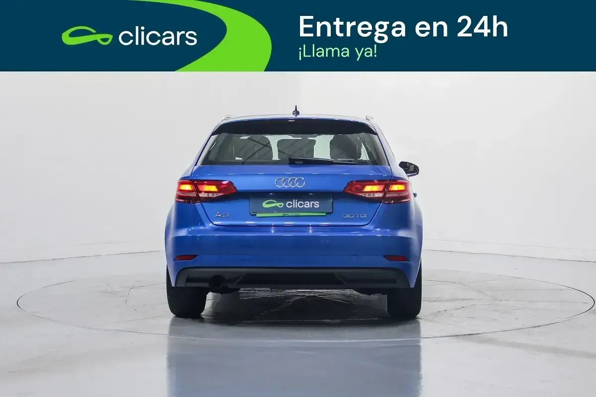 Usado Audi A3 116 CV (85 kW) 2018 Azul Berlina