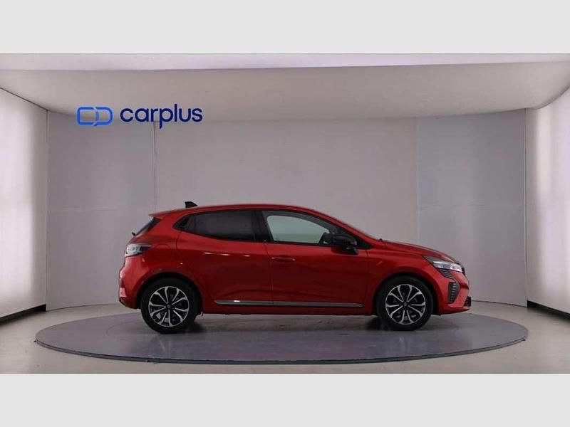 Używany Renault Clio V Techno 91 KM (66 kW) 2024 Czerwony Hatchback