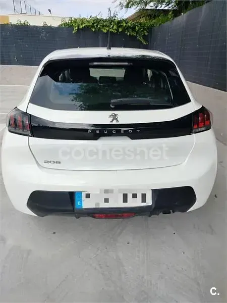 Usado Peugeot 208 Active 100 CV (73 kW) 2021 Blanco Utilitario