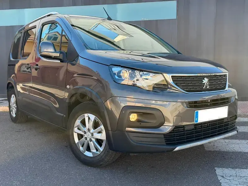 Usado Peugeot Rifter Style 130 CV (95 kW) 2021 Marrón Monovolumen