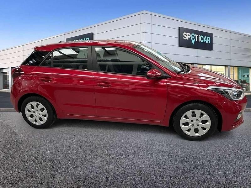 Usado Hyundai i20 99 CV (72 kW) 2020 Gris Utilitario