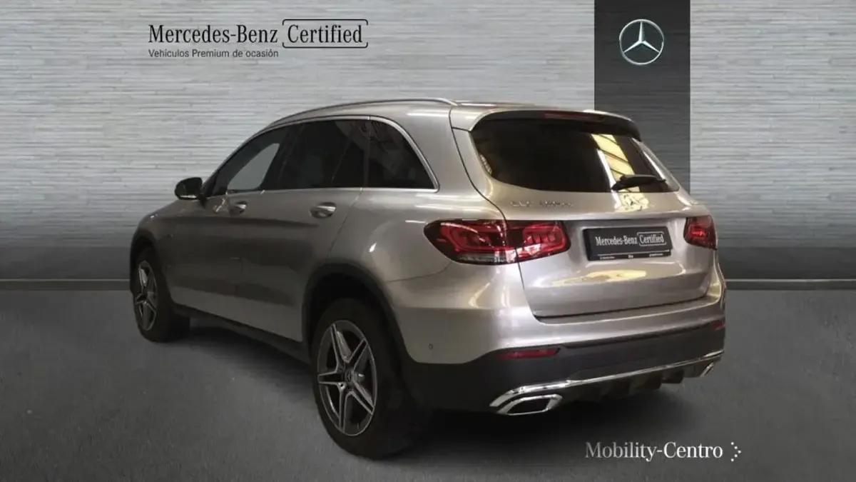 Usado Mercedes GLC300e AMG line 194 CV (142 kW) 2021 Mojave silver metallic paint SUV