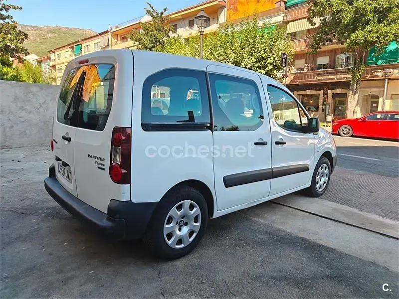 Usado Peugeot Partner Tepee Access 100 CV (73 kW) 2016 Blanco Monovolumen