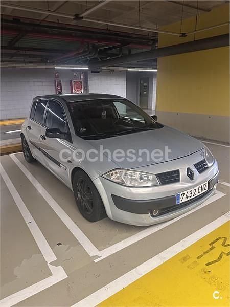 Usado Renault Mégane II Dynamique 115 CV (84 kW) 2003 Gris / plata Berlina