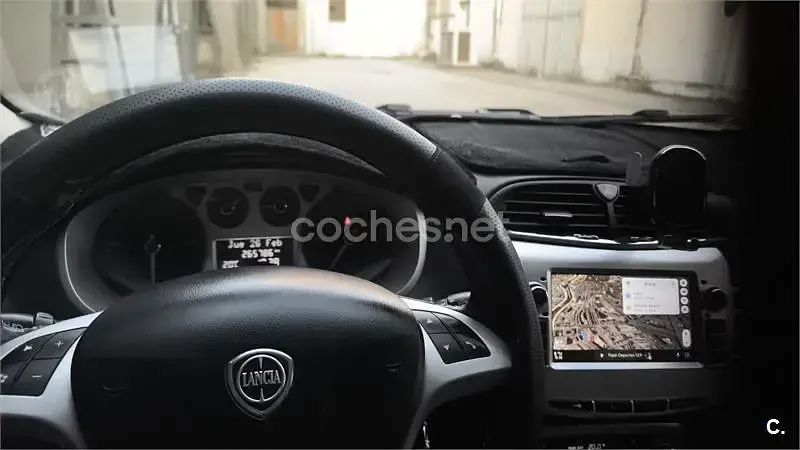 Usado Lancia Delta 120 CV (88 kW) 2010 Negro Utilitario