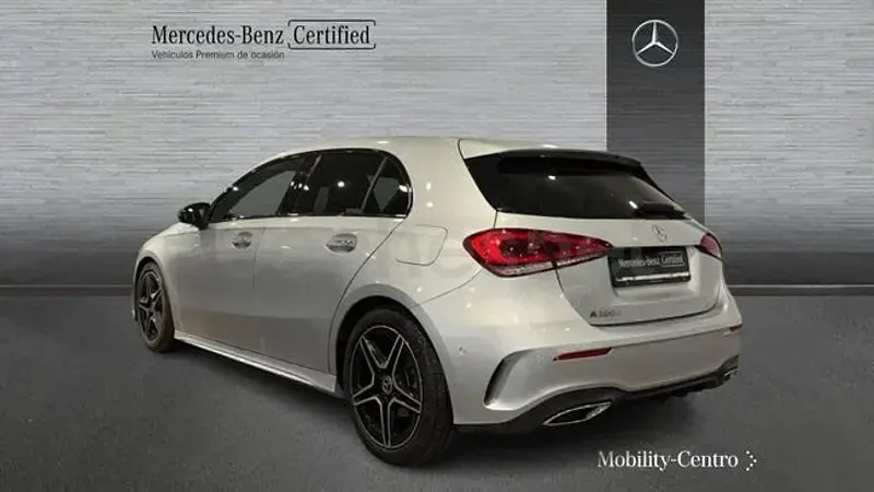 Usado Mercedes A180 116 CV (85 kW) 2022 Gris / plata Berlina