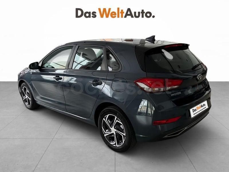 Usado Hyundai i30 120 CV (88 kW) 2022 Azul Berlina