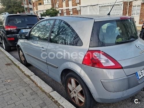 Usado Renault Mégane II Authentique 98 CV (72 kW) 2004 Gris / plata Berlina