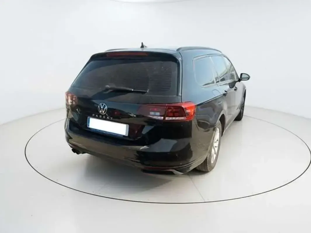 Usado VW Passat Business 150 CV (110 kW) 2022 Negro Familiar