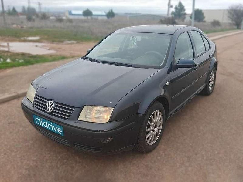 Begagnad VW Bora 105 HK (77 kW) 2004 Blå Sedan