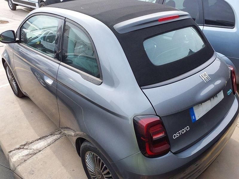Usado Fiat 500e Icon 86 kW (118 CV) 2022 Gris Descapotable
