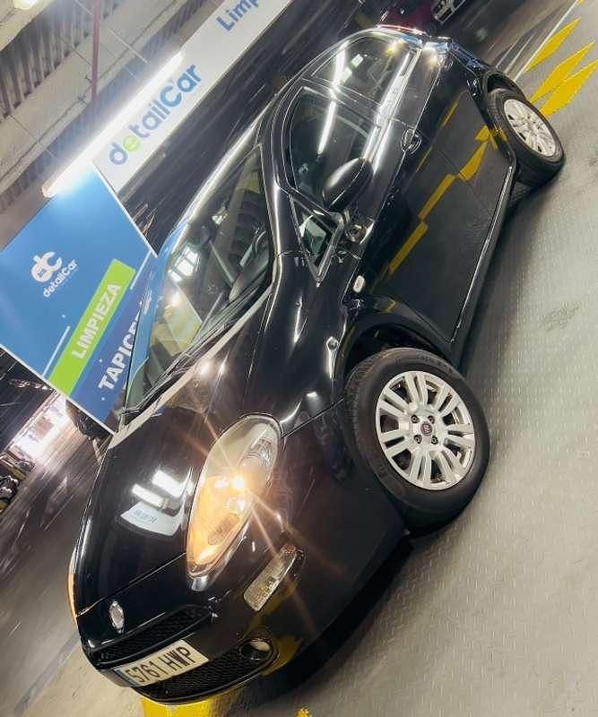 Negro Usado 2014 Fiat Punto Young Utilitario | 4000 € (Super precio) - Imagen 1/4