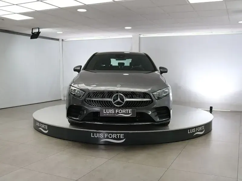 Usado Mercedes A180 136 CV (100 kW) 2022 Gris / plata Berlina
